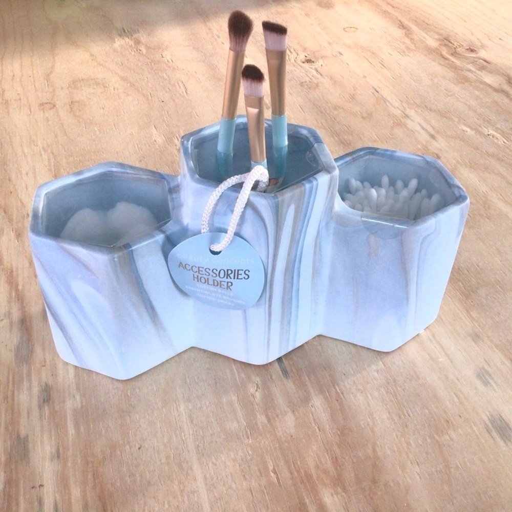 Accessory holder NWT